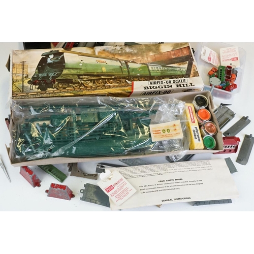 128 - Collection of Lone Star Treble O gauge model railway to include 4 x locomotives, 14 x diecast road v... 