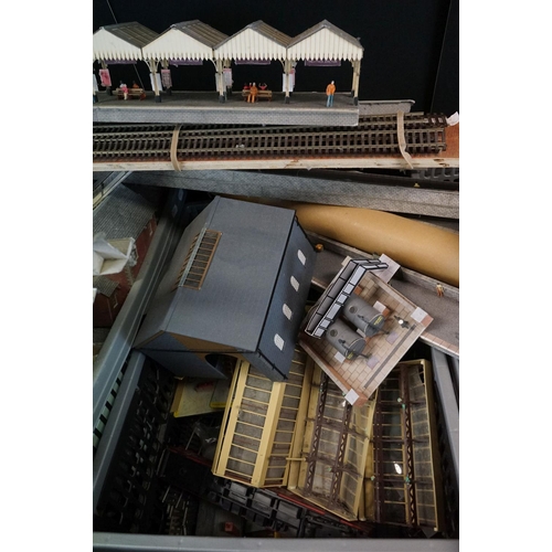 129 - Very large collection of OO gauge trackside accessories mainly including built card buildings, scene... 