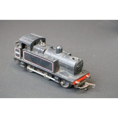 154 - Quantity of OO gauge model railway to include boxed Hornby R041 GWR Locomotive Pannier Tank, Triang ... 