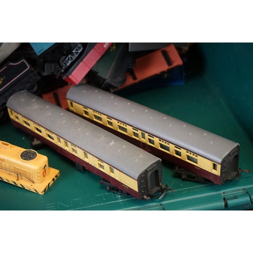 154 - Quantity of OO gauge model railway to include boxed Hornby R041 GWR Locomotive Pannier Tank, Triang ... 