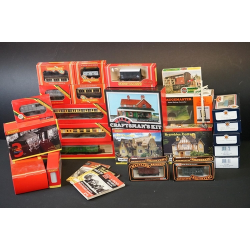 158 - Collection of boxed OO gauge items of rolling stock to include 13 x Hornby featuring R6279 3 Assorte... 