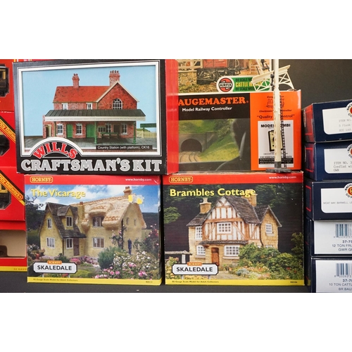 158 - Collection of boxed OO gauge items of rolling stock to include 13 x Hornby featuring R6279 3 Assorte... 