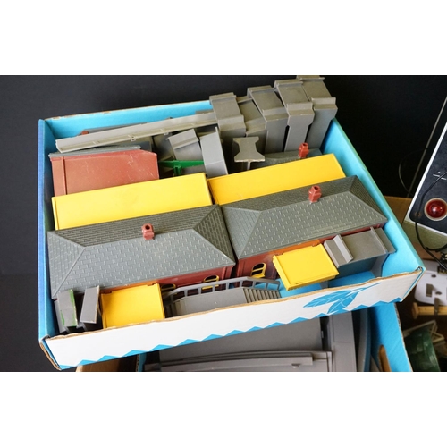 159 - Quantity of OO gauge model railway to include platform parts and buildings, track, boxed Triang R170... 