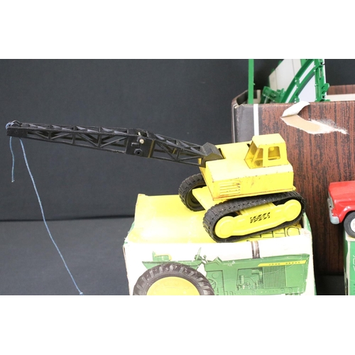 398 - Group of metal models to include boxed ERTL John Deere 3020 Tractor and boxed ERTL John Deere Wagon ... 