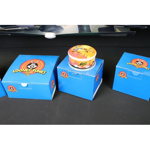399 - Four boxed Looney Tunes collectables to include Money Box, Pen Holder, Dome Clock and Round Box, plu... 