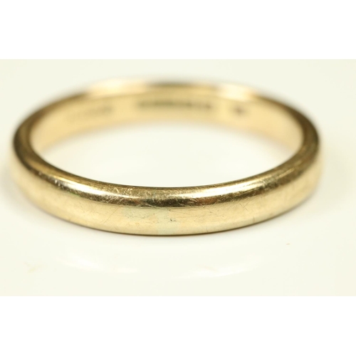 102 - 9ct yellow gold wedding band, plain polished D shape, band width approx 2.5mm, ring size N½