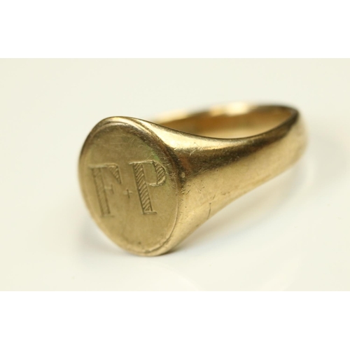 107 - 9ct gold Gents signet ring, hallmarked Chester 1959, ring size U½