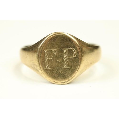 107 - 9ct gold Gents signet ring, hallmarked Chester 1959, ring size U½