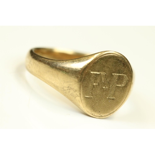 107 - 9ct gold Gents signet ring, hallmarked Chester 1959, ring size U½