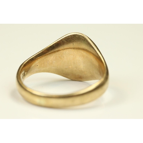 107 - 9ct gold Gents signet ring, hallmarked Chester 1959, ring size U½