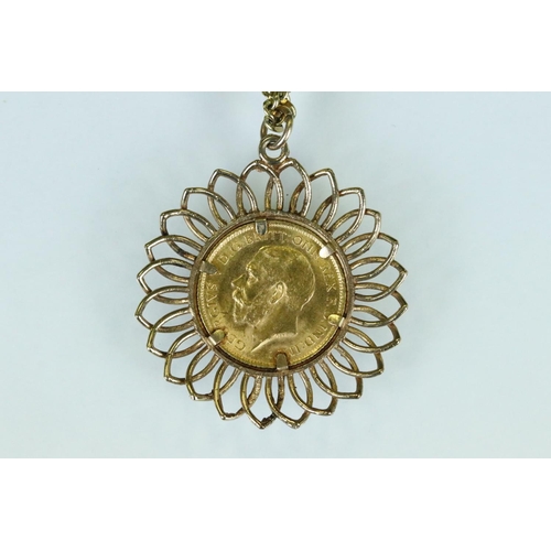 100 - Half sovereign coin pendant necklace, George V dated 1915, 9ct gold mount, 9ct yellow gold flat curb... 