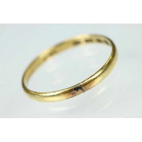 104 - Mid 19th century 22ct yellow gold wedding band, plain polished D shape, band width approx 2mm, ring ... 