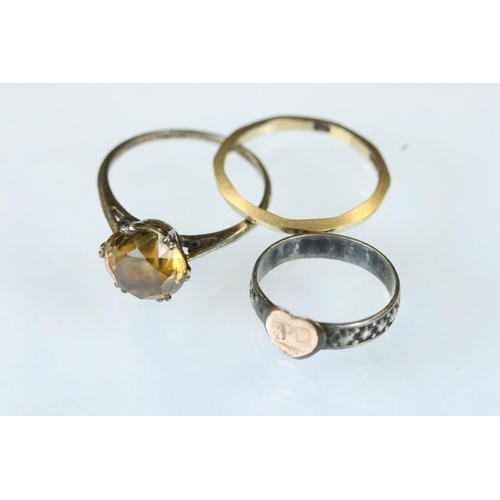 111 - Orange topaz white metal ring, the round mixed cut topaz diameter approx 8mm, claw set, tapered shou... 