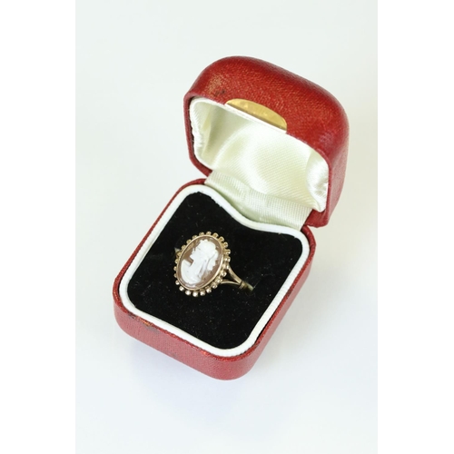 112 - Cameo 9ct yellow gold ring, size O; a 9ct gold Star of David pendant; a 9ct gold heart shaped pendan... 