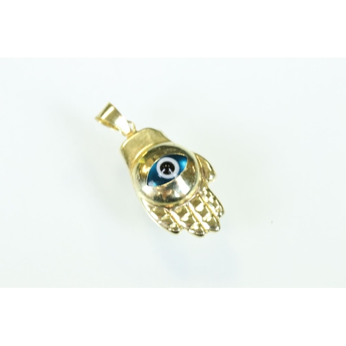 112 - Cameo 9ct yellow gold ring, size O; a 9ct gold Star of David pendant; a 9ct gold heart shaped pendan... 