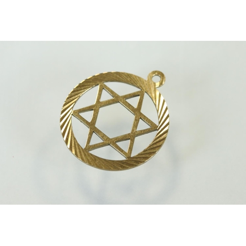 112 - Cameo 9ct yellow gold ring, size O; a 9ct gold Star of David pendant; a 9ct gold heart shaped pendan... 
