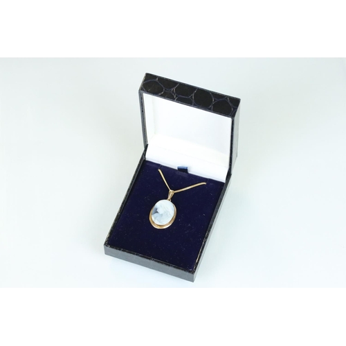 115 - Cameo 9ct yellow gold pendant necklace, the carved black onyx cameo depicting female profile, rubove... 