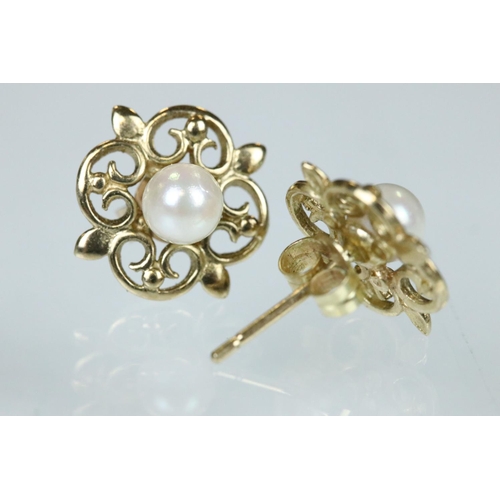 117 - Two pairs of 9ct gold stud earrings together with three pairs of yellow metal earrings (q)