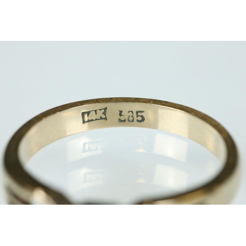 93 - Diamond solitaire 14ct yellow gold and white gold set ring, the small round brilliant cut diamond we... 