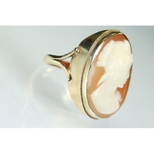 96 - Cameo 9ct yellow gold ring, rubover set, dimensions approx 26mm x 20mm, v shaped shoulders, ring siz... 