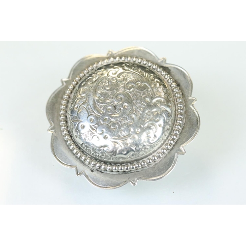 97 - 19th century blue lace agate unmarked silver brooch, the oval design with buckle detail and engraved... 