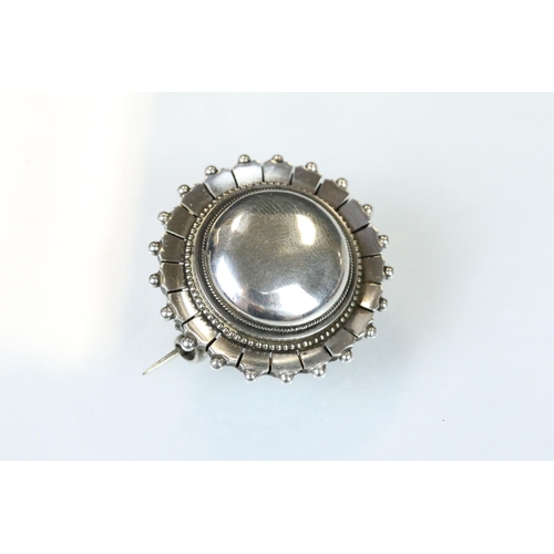 97 - 19th century blue lace agate unmarked silver brooch, the oval design with buckle detail and engraved... 