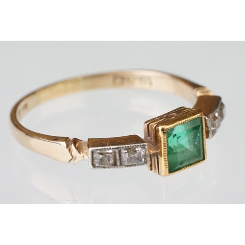 2 - Early 20th century emerald and diamond 18ct yellow gold and platinum set ring, the centre square ste... 