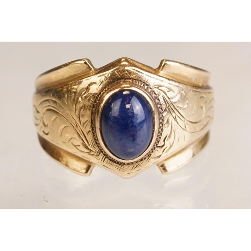40 - Star sapphire 18ct yellow gold ring, the oval cabochon cut sapphire displaying six-rayed star, dimen... 