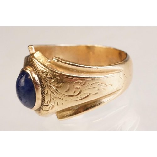 40 - Star sapphire 18ct yellow gold ring, the oval cabochon cut sapphire displaying six-rayed star, dimen... 