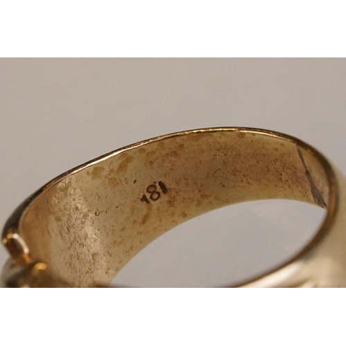 40 - Star sapphire 18ct yellow gold ring, the oval cabochon cut sapphire displaying six-rayed star, dimen... 