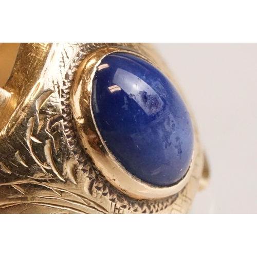 40 - Star sapphire 18ct yellow gold ring, the oval cabochon cut sapphire displaying six-rayed star, dimen... 