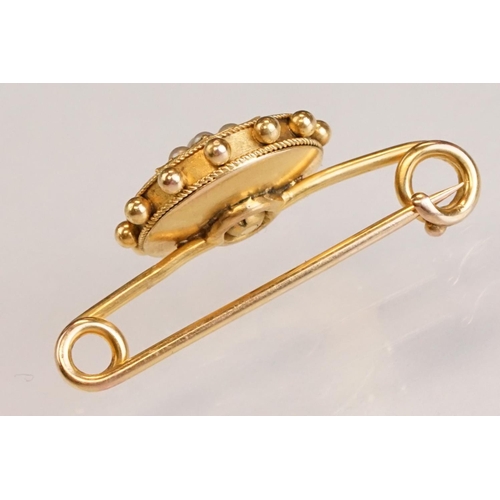 77 - 19th century pearl and hair yellow metal lace pin, the rectangular glazed panel to centre with plait... 