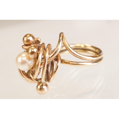 79 - Pearl 9ct gold asymmetric ring, the cream cultured pearl diameter approx 7mm, sphere and loop design... 