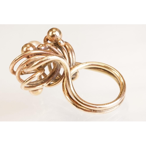 79 - Pearl 9ct gold asymmetric ring, the cream cultured pearl diameter approx 7mm, sphere and loop design... 