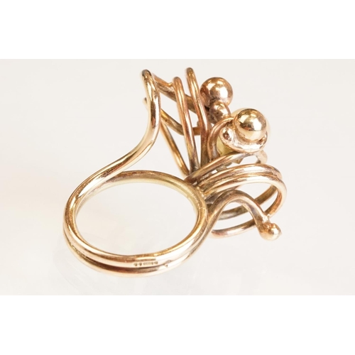 79 - Pearl 9ct gold asymmetric ring, the cream cultured pearl diameter approx 7mm, sphere and loop design... 