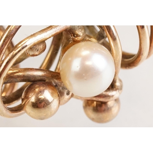 79 - Pearl 9ct gold asymmetric ring, the cream cultured pearl diameter approx 7mm, sphere and loop design... 