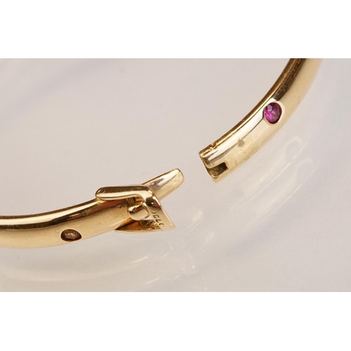82 - Gem set 18ct yellow gold hinged bangle, pink, blue and yellow small round brilliant cut sapphires an... 
