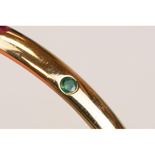 82 - Gem set 18ct yellow gold hinged bangle, pink, blue and yellow small round brilliant cut sapphires an... 