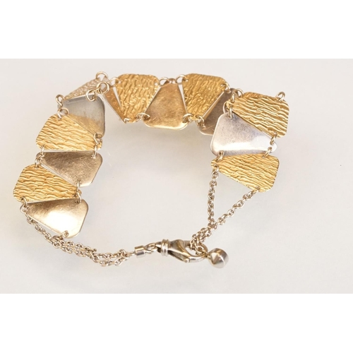 89 - 14ct yellow and white gold panel bracelet, alternating plain polished triangular white gold panels w... 