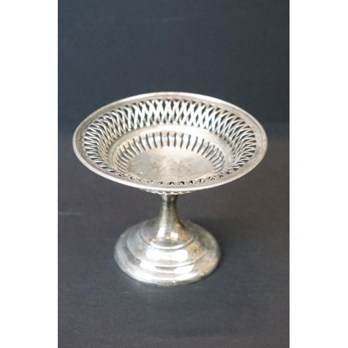 453 - Early 20th century silver bon bon dish with plain polished faceted centre, pierced border and beaded... 