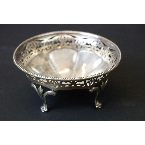 453 - Early 20th century silver bon bon dish with plain polished faceted centre, pierced border and beaded... 