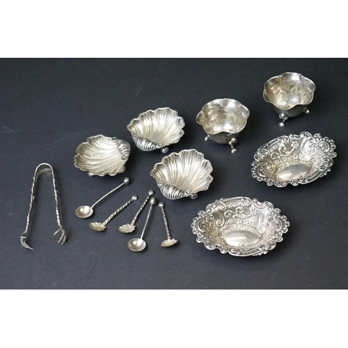 455 - Victorian set of three silver salts in the form of clam shells, each raised on three bun feet, with ... 