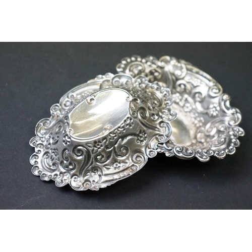 455 - Victorian set of three silver salts in the form of clam shells, each raised on three bun feet, with ... 