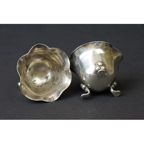 455 - Victorian set of three silver salts in the form of clam shells, each raised on three bun feet, with ... 