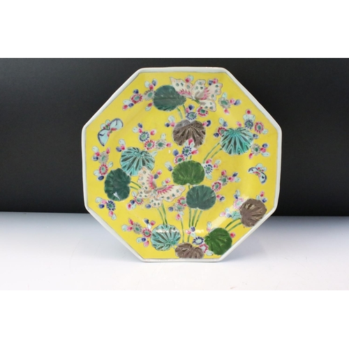 44 - Group of antique Chinese ceramics to include a famille jaune bowl (AF), a famille jaune octagonal pl... 
