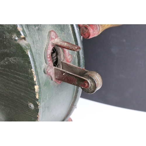 122 - 19th Century S Nye & Co knife sharpener having cast iron fittings and turned handle. Measures 45cm t... 