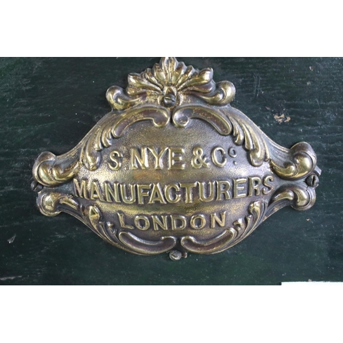 122 - 19th Century S Nye & Co knife sharpener having cast iron fittings and turned handle. Measures 45cm t... 