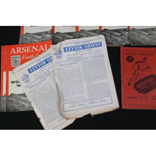 586 - Batch of approx. 53 football programmes mostly from season 1951/2, London clubs feature heavily but ... 