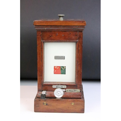 157 - Railwayana - A Mid 20th C mahogany cased lamp repeater, with bell on/off switch. Measures approx 25c... 