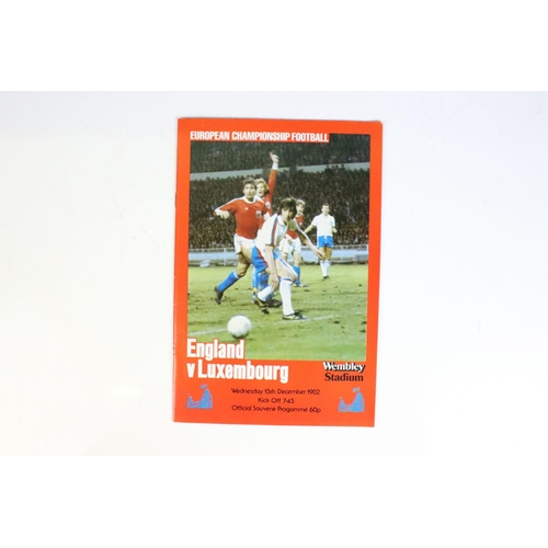 564 - Football programmes over 40 England homes from 1966-86 all smaller sized programmes with slight dupl... 